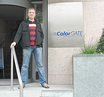 Главный вход в офис компании ColorGATE в Ганновере. Новый, красивый, современный офис.